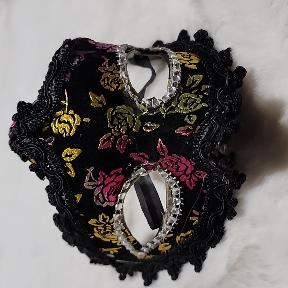 ADULT PARTY MASK  LEATHER,  LACE ,SEQUINS.
